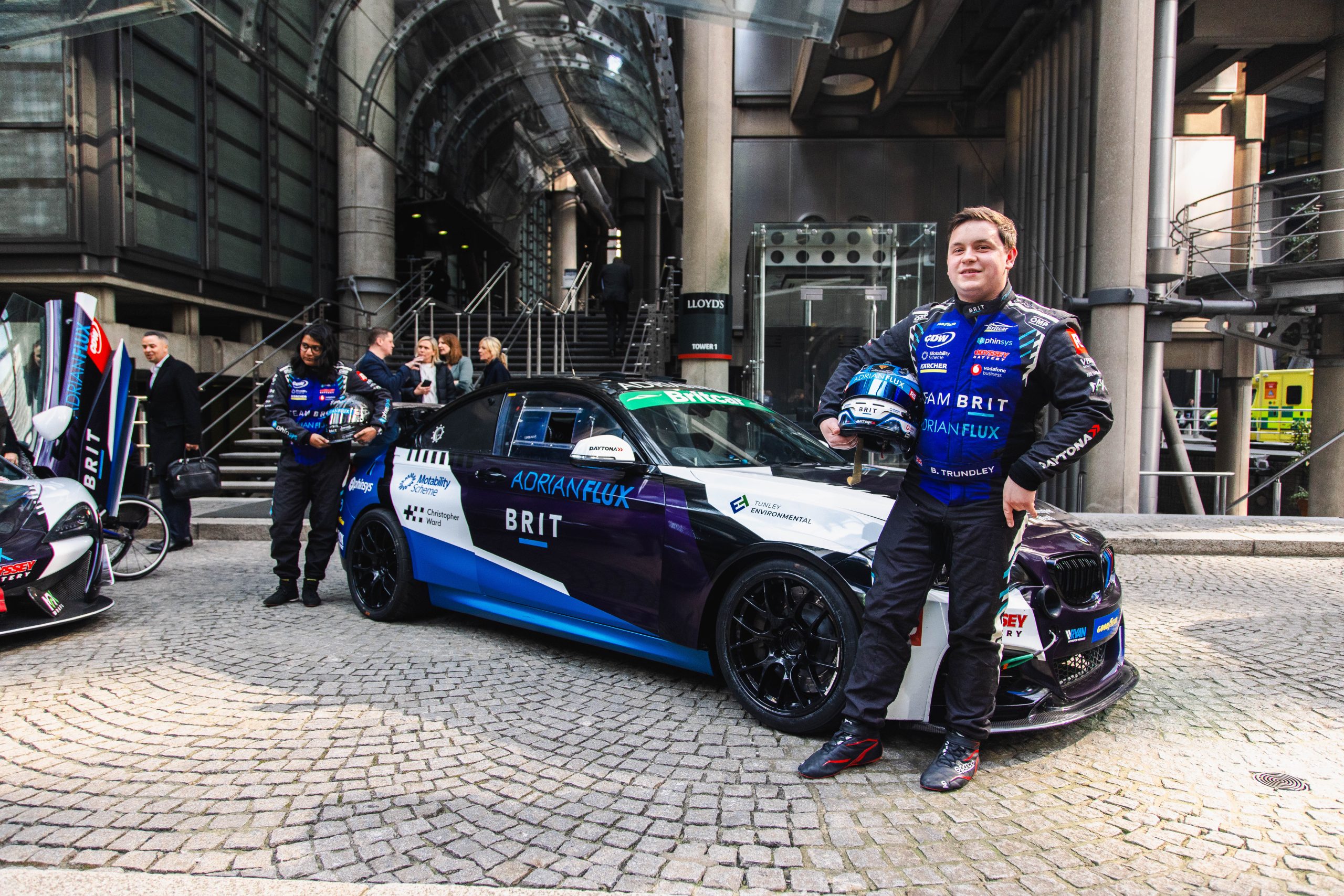 Trundley and Silva go for gold at brands hatch
